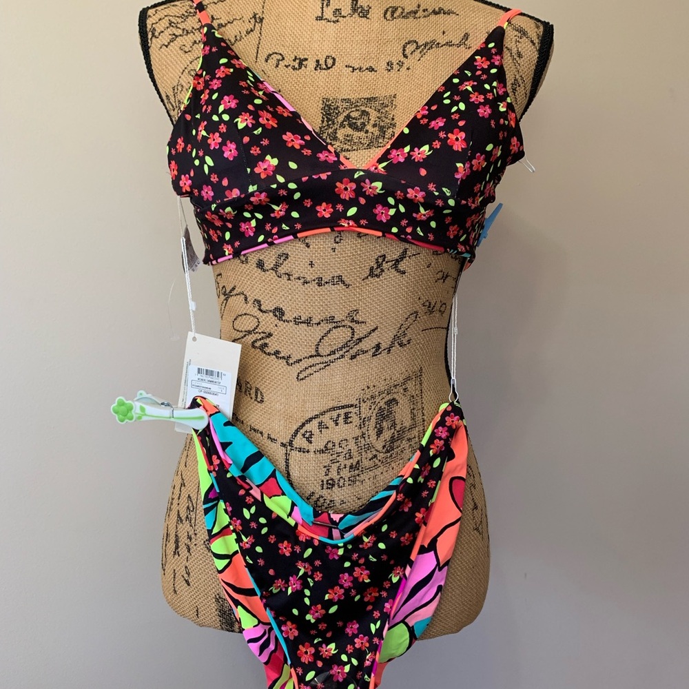 MAAJI bold floral reversible (2) piece 82% polyamide bikini size Small NWT - Picture 2 of 15